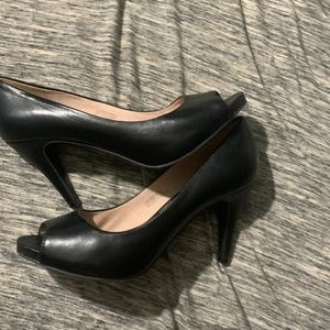 Le Chateau black pumps. 8.5. Feet too wide! Reposh